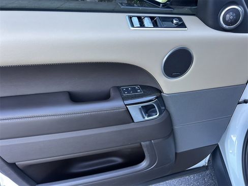 Used 2020 Land Rover Range Rover Sport HSE image 11