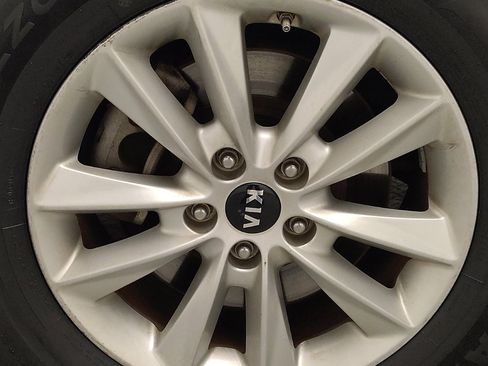 Used 2020 Kia Sorento AWD V6 image 31