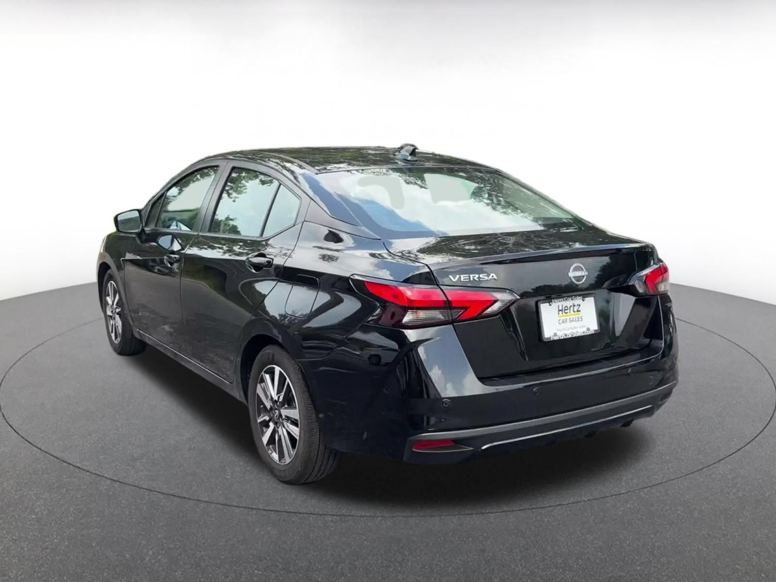 Used 2025 Nissan Versa SV FWD image 9
