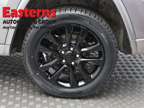Used 2017 Jeep Grand Cherokee Altitude AWD/4WD image 8