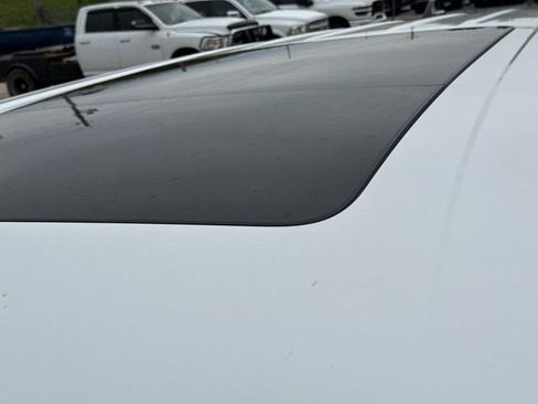 Used 2024 Chrysler Pacifica Limited w/ Trailer Tow Group FWD image 16