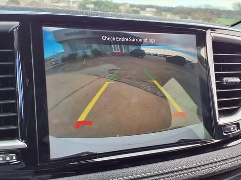 Used 2023 Chrysler Pacifica Touring-L FWD image 21