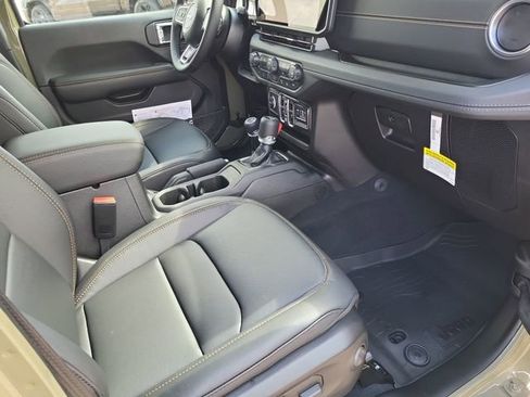 New 2026 Jeep Wrangler Unlimited Sahara AWD/4WD image 25