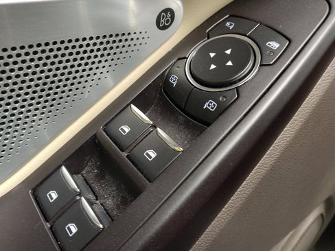 Used 2020 Ford Explorer Platinum w/ Premium Technology Package image 27