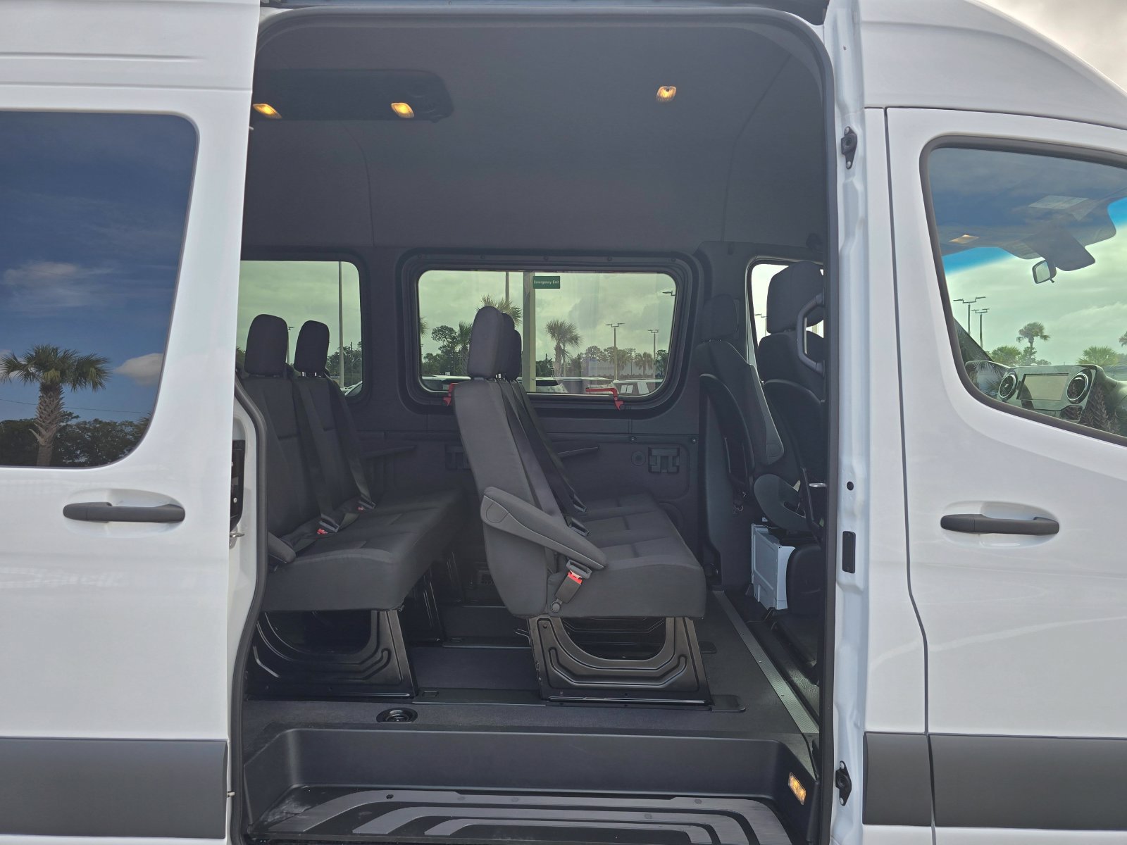 Used 2025 Mercedes-Benz Sprinter 2500 image 19