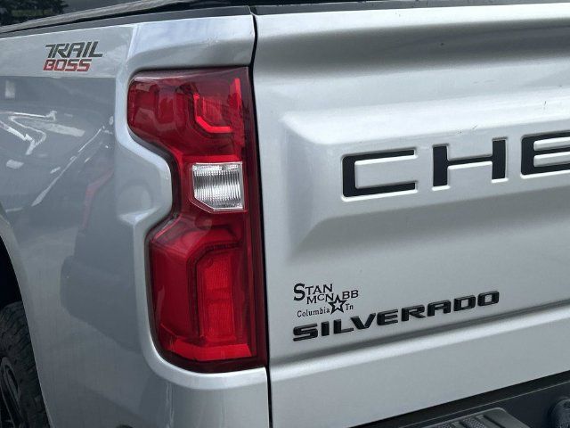 Used 2022 Chevrolet Silverado 1500 Custom Trail Boss w/ LPO, Dark Essentials Package AWD/4WD image 8