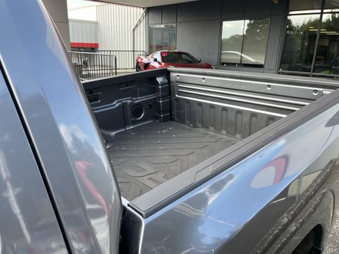 Used 2025 Nissan Frontier SV AWD/4WD image 10