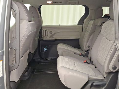 Used 2024 Toyota Sienna LE FWD image 20