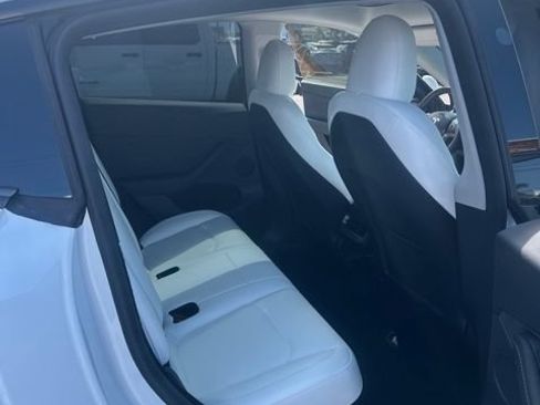 Used 2024 Tesla Model Y Performance AWD/4WD image 9