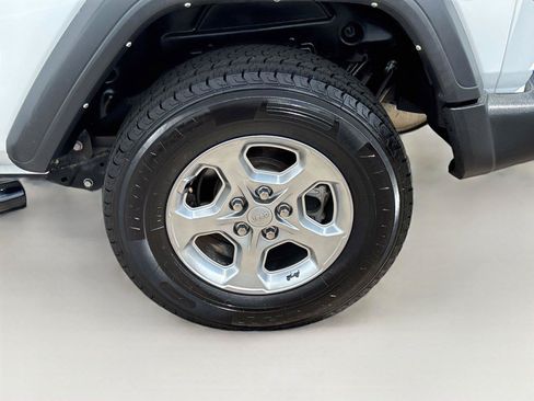 Used 2021 Jeep Wrangler Sport AWD/4WD image 29