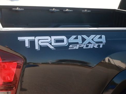 Used 2019 Toyota Tacoma TRD Sport AWD/4WD image 8