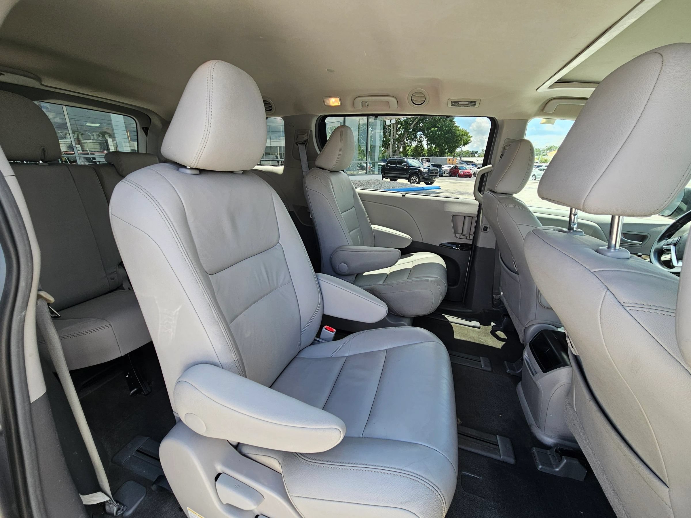 Used 2017 Toyota Sienna XLE AWD/4WD image 10