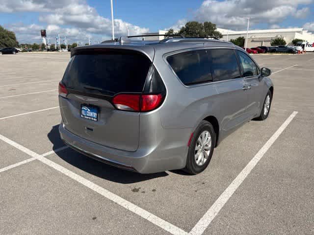 Used 2018 Chrysler Pacifica Touring-L w/ Premium Audio Group FWD image 5