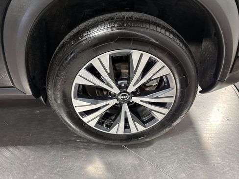 Used 2023 Nissan Rogue SV image 12