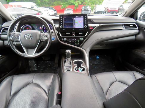 Used 2021 Toyota Camry XLE image 31