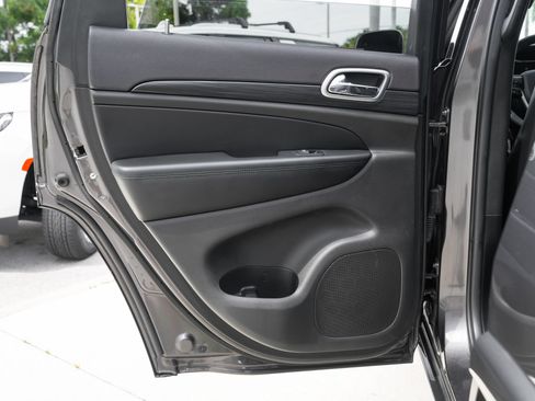 Used 2019 Jeep Grand Cherokee Altitude RWD image 32