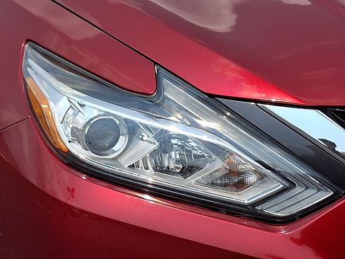 Certified 2017 Nissan Altima 2.5 SV w/ Convenience Package FWD image 9
