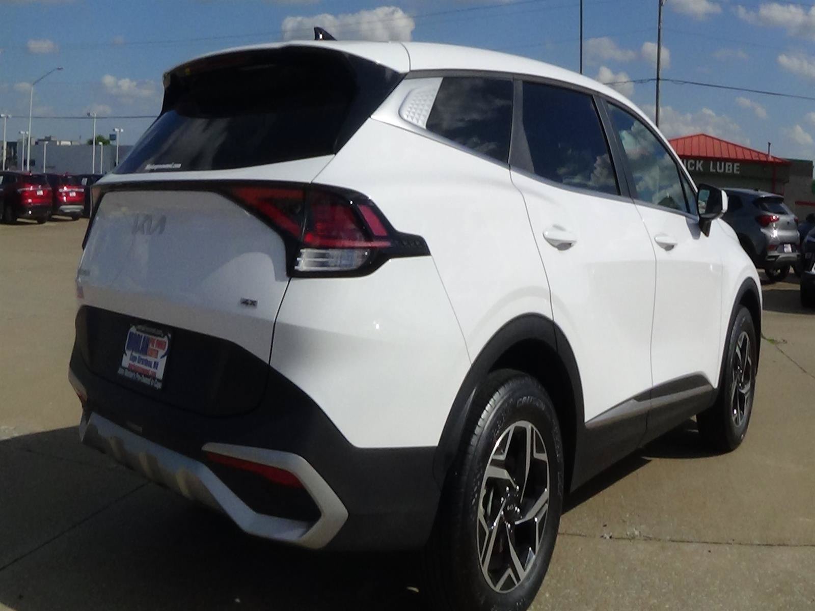 Used 2025 Kia Sportage LX AWD/4WD image 6