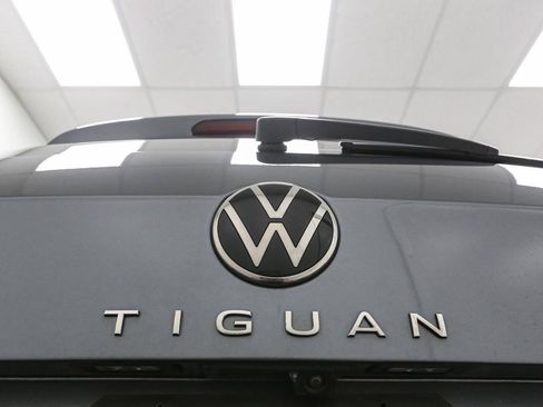 Used 2022 Volkswagen Tiguan SE AWD/4WD image 13