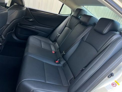 Used 2019 Lexus ES 350 w/ Premium Package image 18