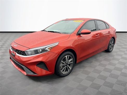 Used 2023 Kia Forte LXS image 3