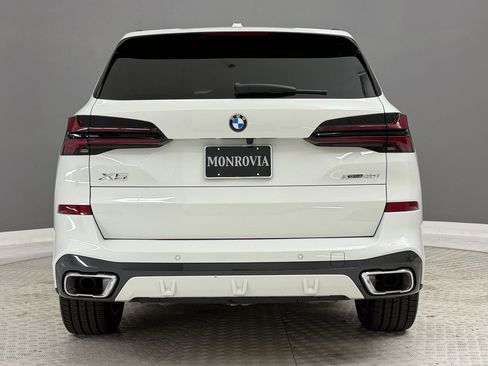 Used 2024 BMW X5 xDrive40i w/ M Sport Package AWD/4WD image 10