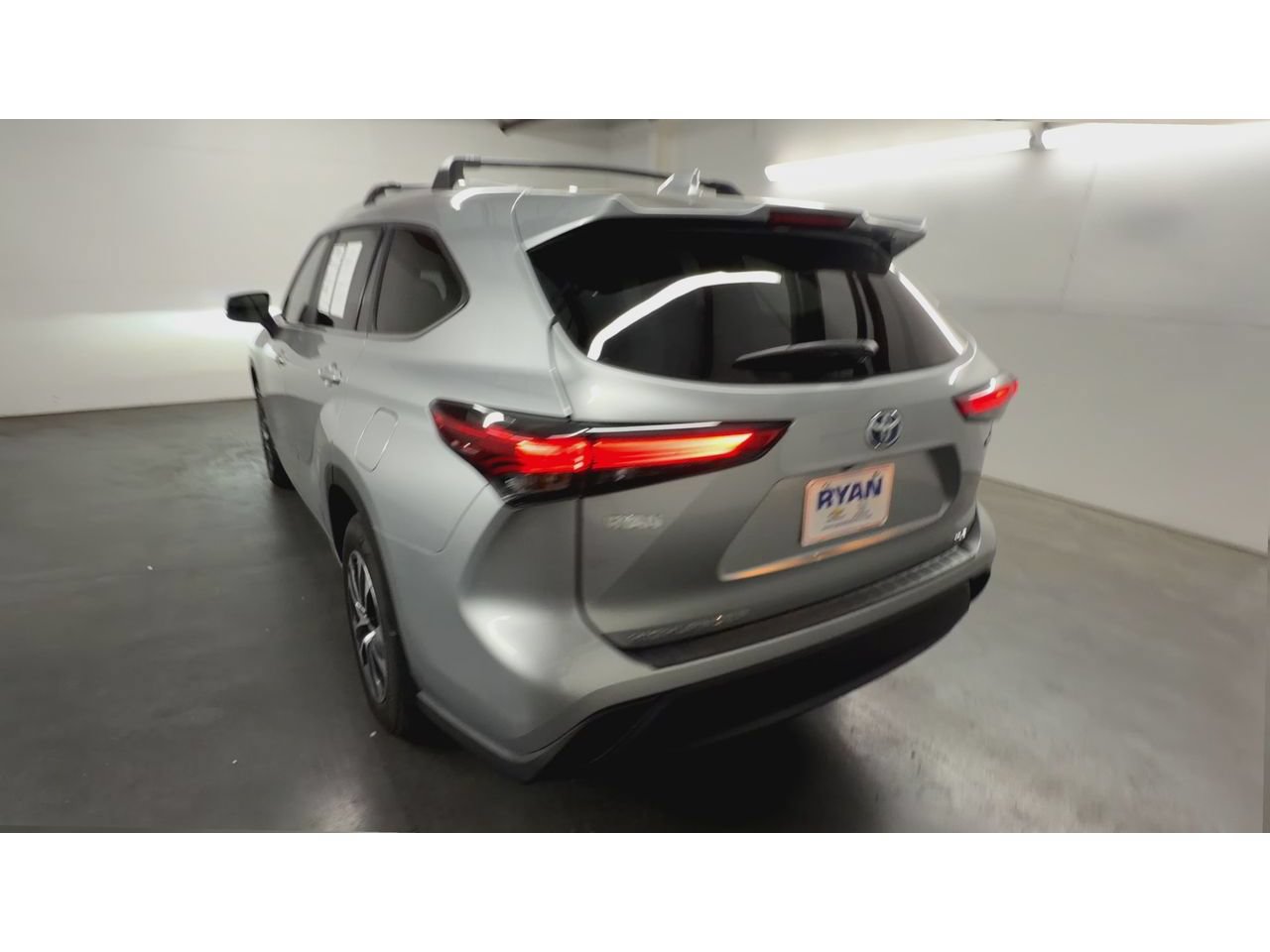 Used 2023 Toyota Highlander XLE FWD image 7