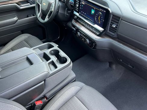 Used 2025 Chevrolet Silverado 1500 LT AWD/4WD image 18