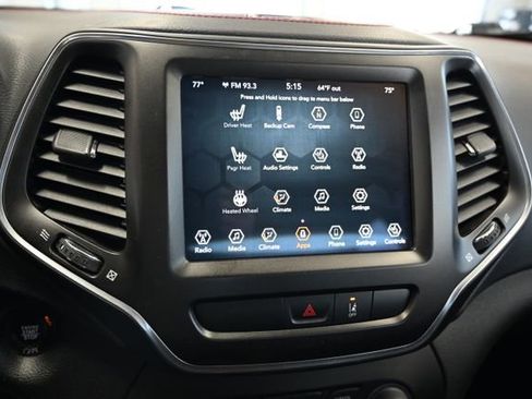 Used 2022 Jeep Cherokee Trailhawk image 16