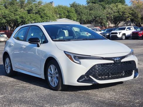 Used 2026 Toyota Corolla SE FWD image 2