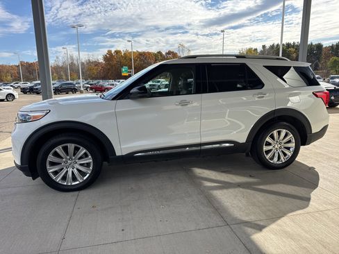 Certified 2022 Ford Explorer Limited w/ Limited Technology Package image 4