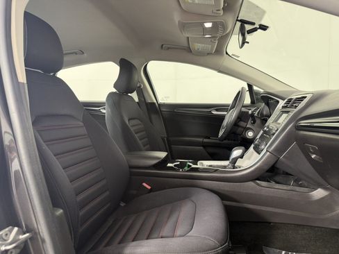Used 2016 Ford Fusion SE w/ Equipment Group 201A FWD image 10