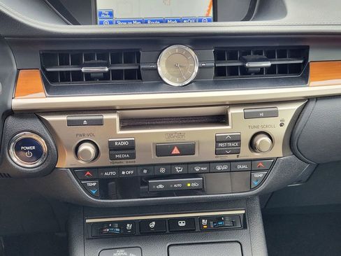 Used 2014 Lexus ES 300h image 13