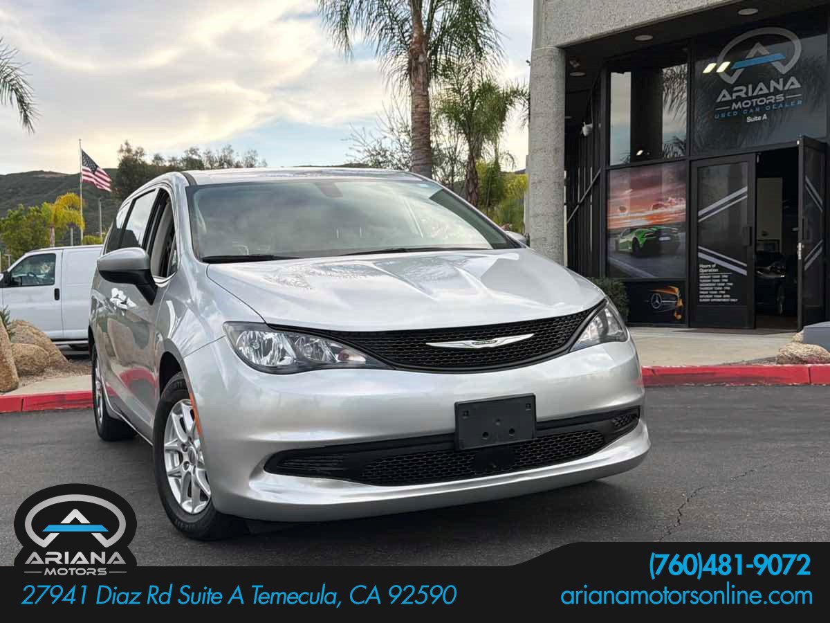 Used 2022 Chrysler Voyager LX FWD image 1