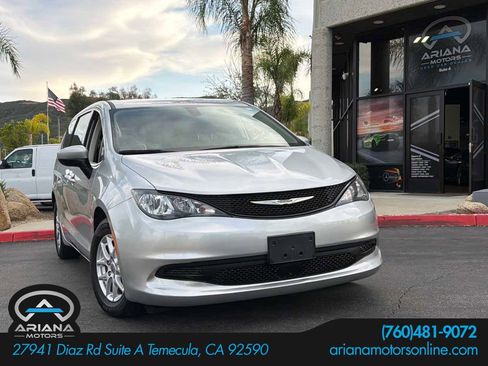 Used 2022 Chrysler Voyager LX FWD image 1