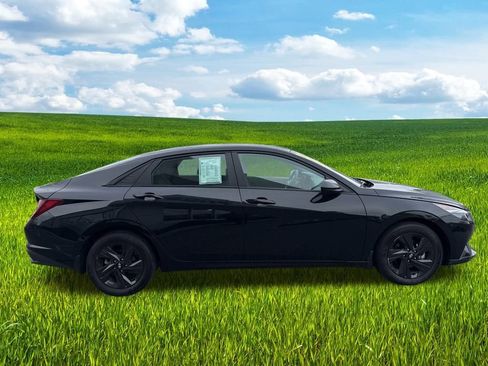 Used 2023 Hyundai Elantra SEL image 5