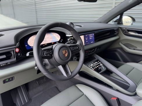 New 2025 Porsche Macan 4 Electric image 4