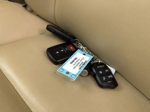 Used 2019 Toyota Highlander XLE AWD/4WD image 36