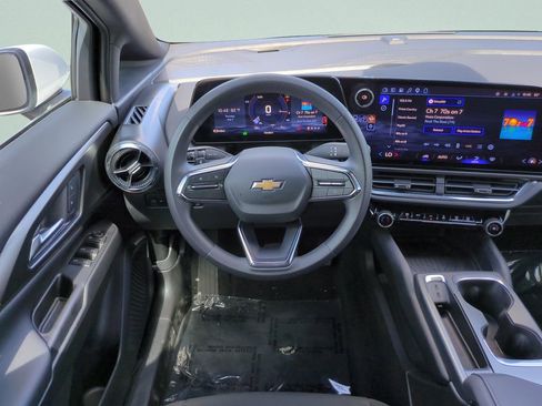 Used 2026 Chevrolet Equinox EV LT FWD image 12