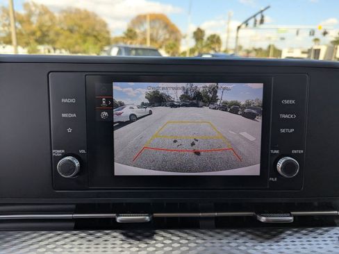 Certified 2024 Kia Carnival LX image 21