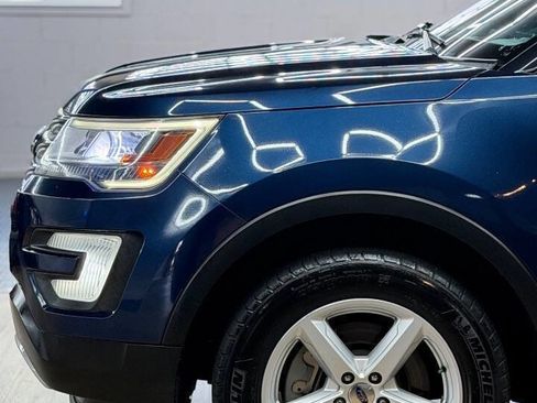 Used 2017 Ford Explorer XLT w/ Equipment Group 201A AWD/4WD image 3