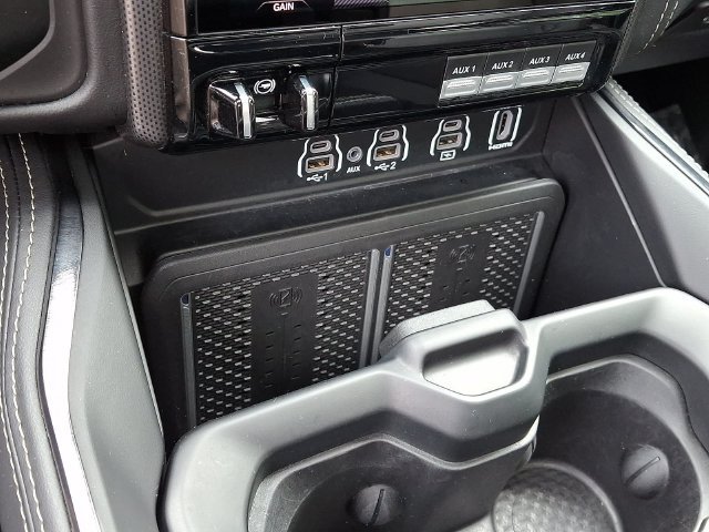 Used 2025 RAM 3500 Limited AWD/4WD image 29