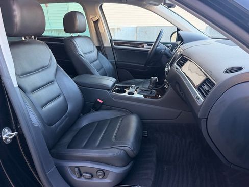 Used 2013 Volkswagen Touareg TDI AWD/4WD image 20
