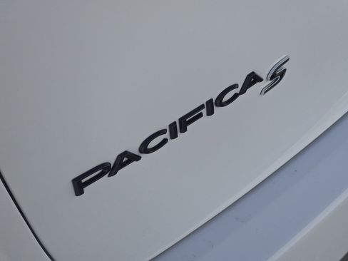 New 2026 Chrysler Pacifica Select w/ S Appearance Package image 8