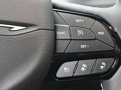 New 2027 Chrysler Pacifica Limited AWD/4WD image 18