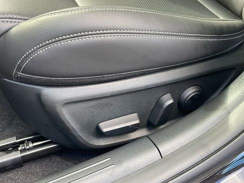 Used 2025 Genesis G70 2.5T image 27