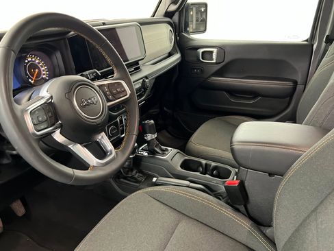 Certified 2025 Jeep Wrangler Sahara image 15