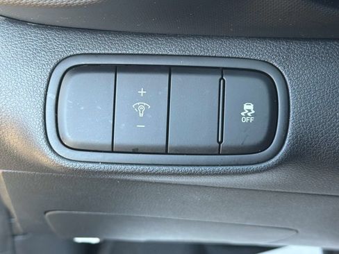Used 2025 Hyundai Venue Limited FWD image 32