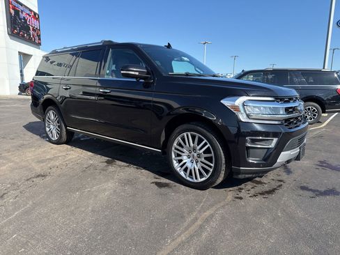 Used 2023 Ford Expedition Max Limited image 3