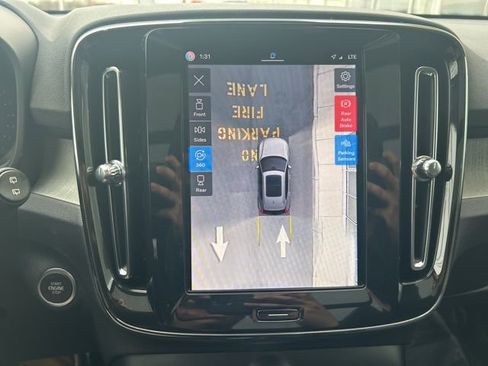 Certified 2025 Volvo XC40 B5 Plus image 25